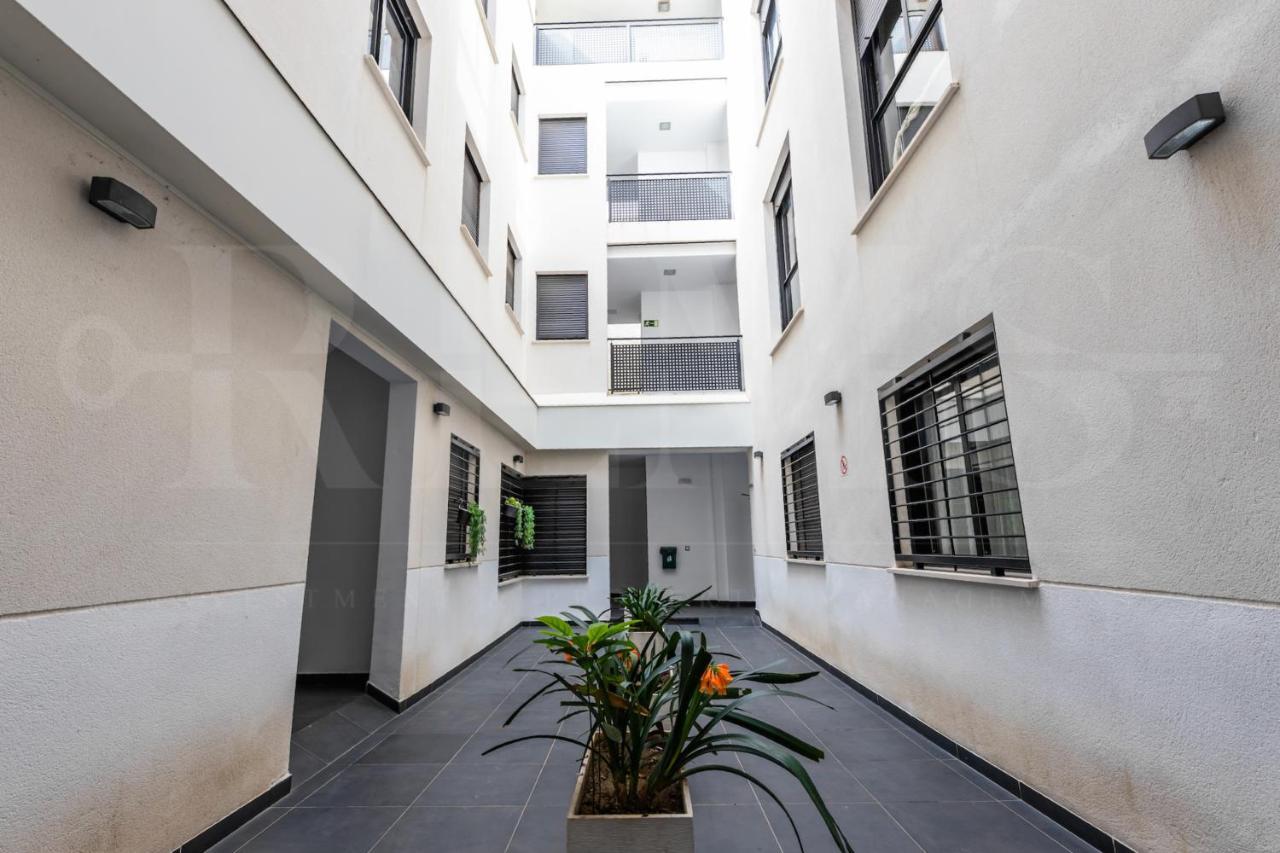 Ferienwohnung Cozy Flat With Common Pool & Parking - Center By Rems Málaga Exterior foto